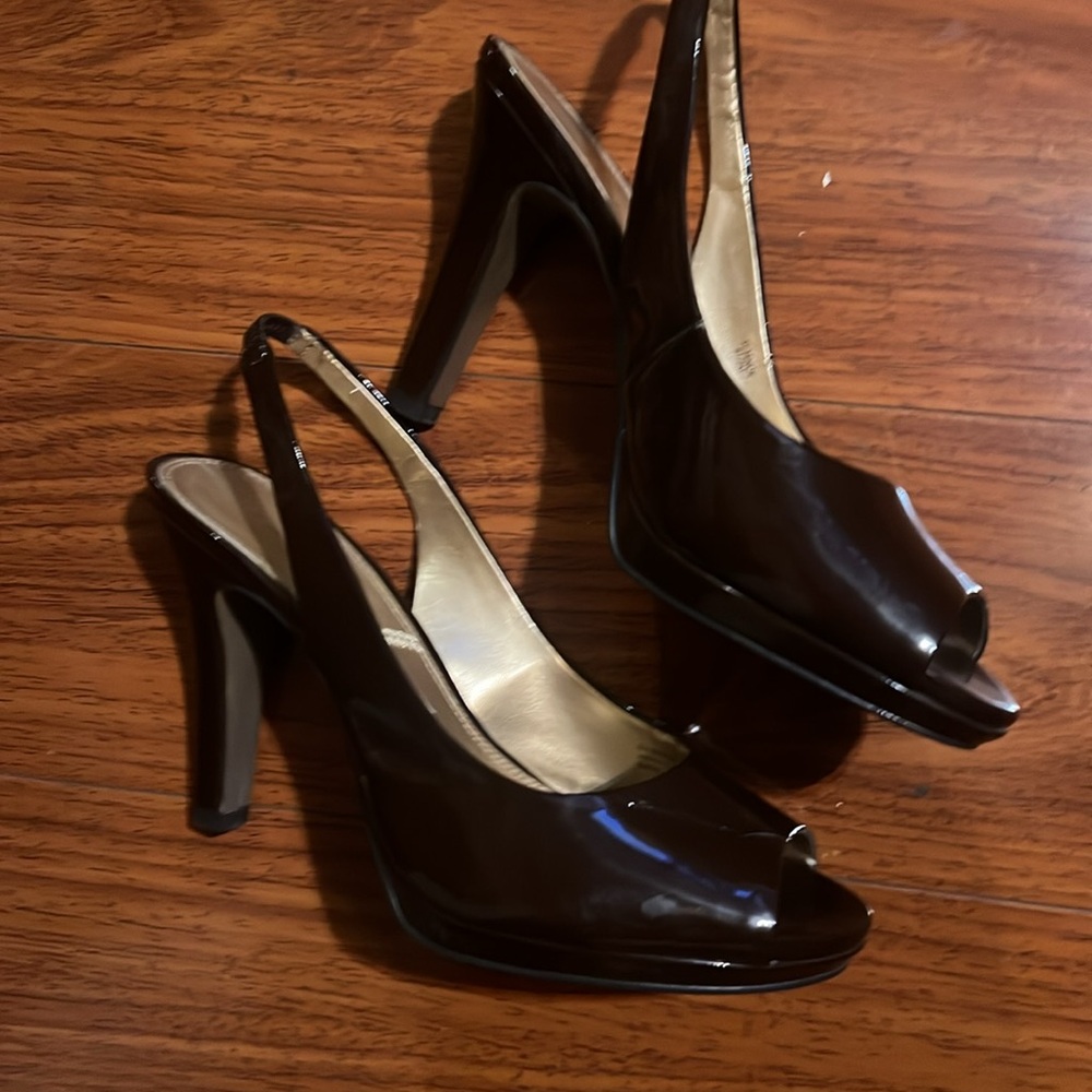 Tahari patent leather heels - Picture 3 of 5